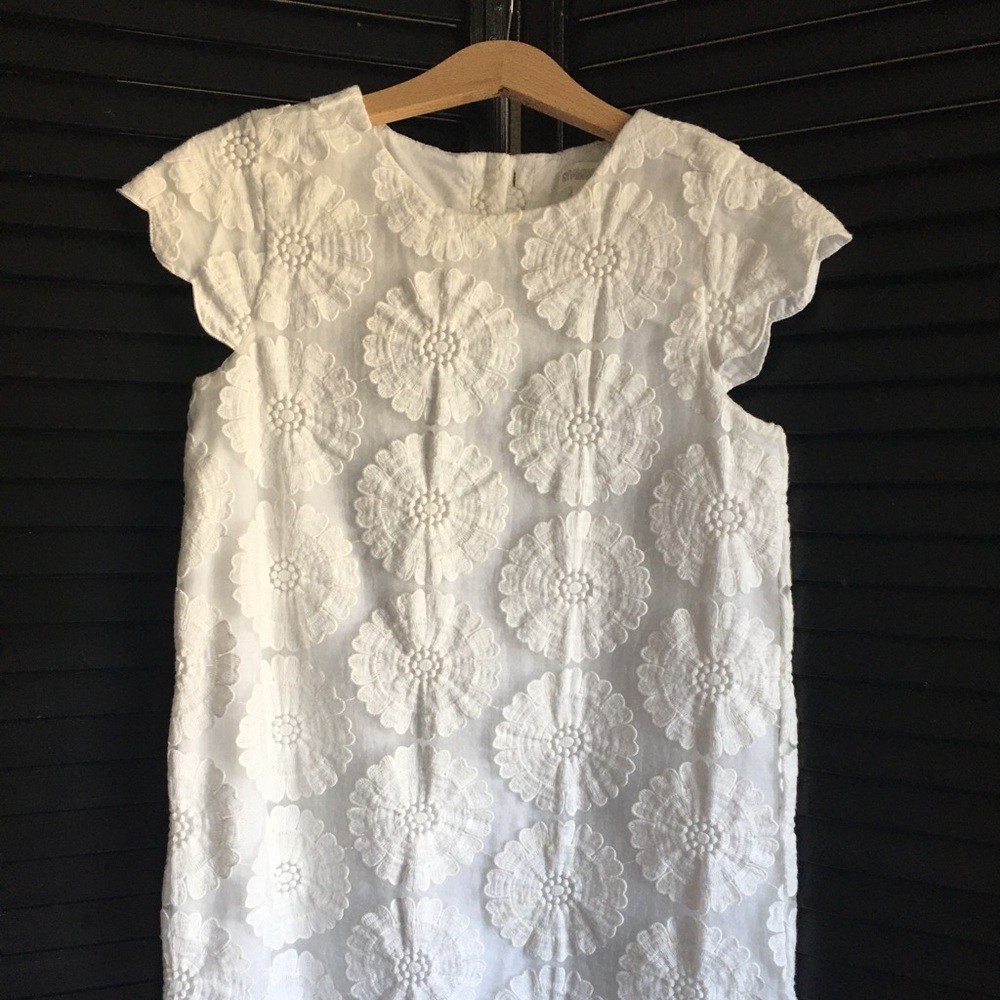 White dress. Like new size 7-8